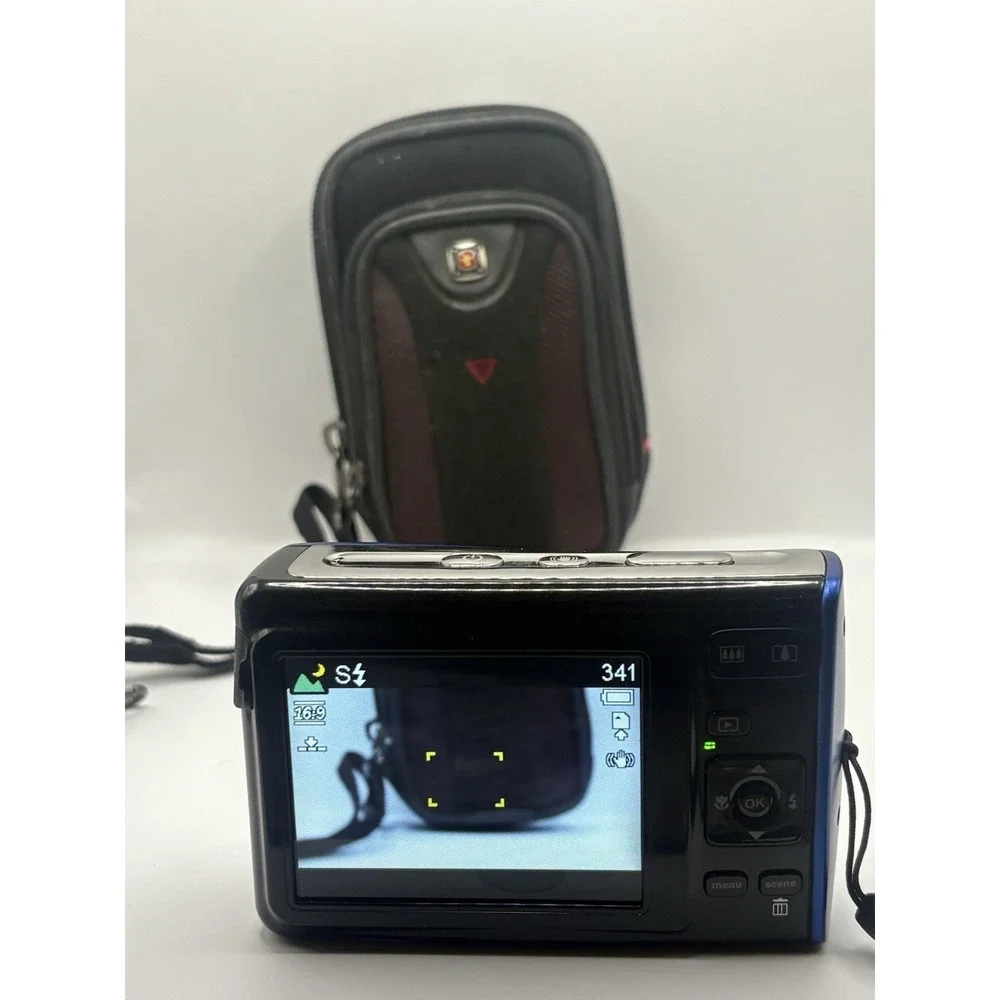 Polaroid 10.0 MP Digital Camera i1037 Blue Bundle Batteries SD Card Bag EUC